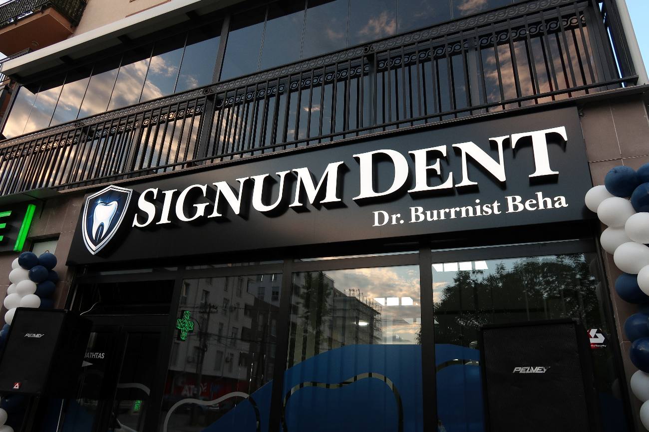Hyrja e klinikës Signum Dent në Fushë Kosovë